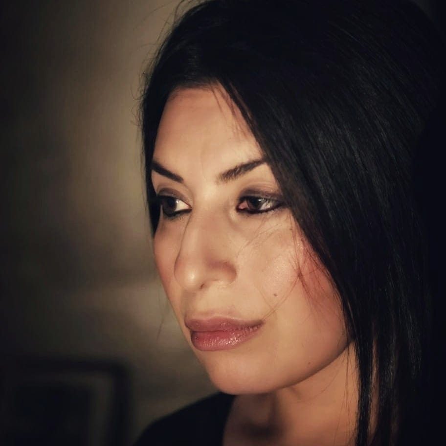 Laura Serluca e il tempo sospeso della parola